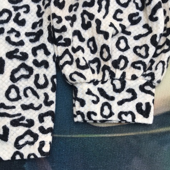 🐲💙 Santuary Klara Mock Neck Leopard Print Sweater top - Picture 5 of 12